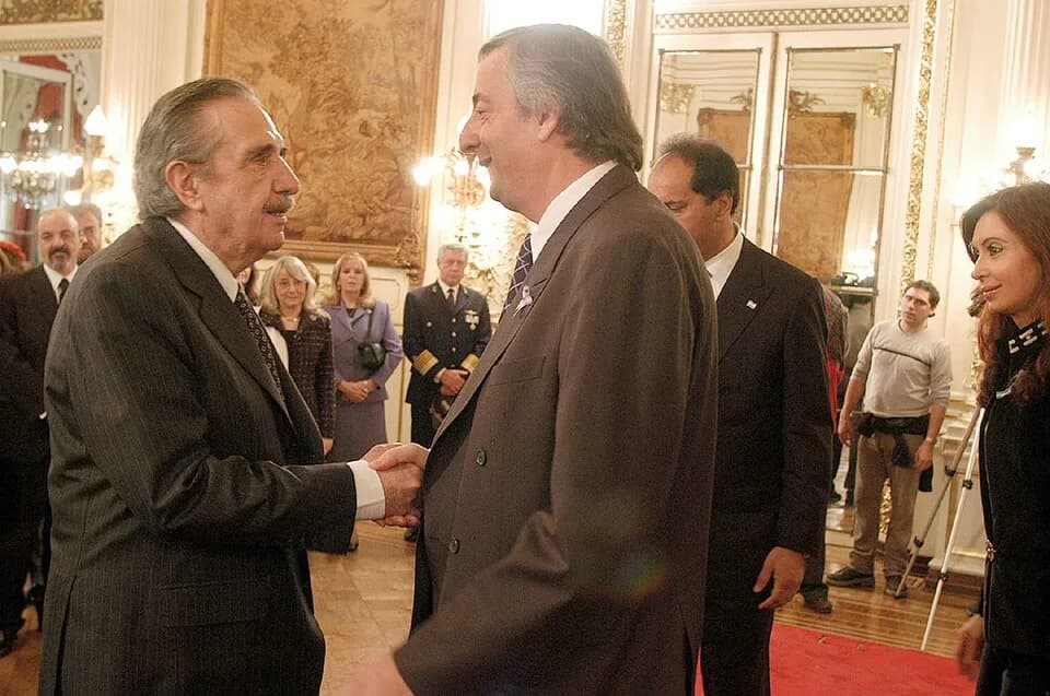 Raúl Alfonsín - Casa Rosada, Salón Blanco - El presidente Néstor Kirchner junto al ex presidente, Raúl Alfonsín.