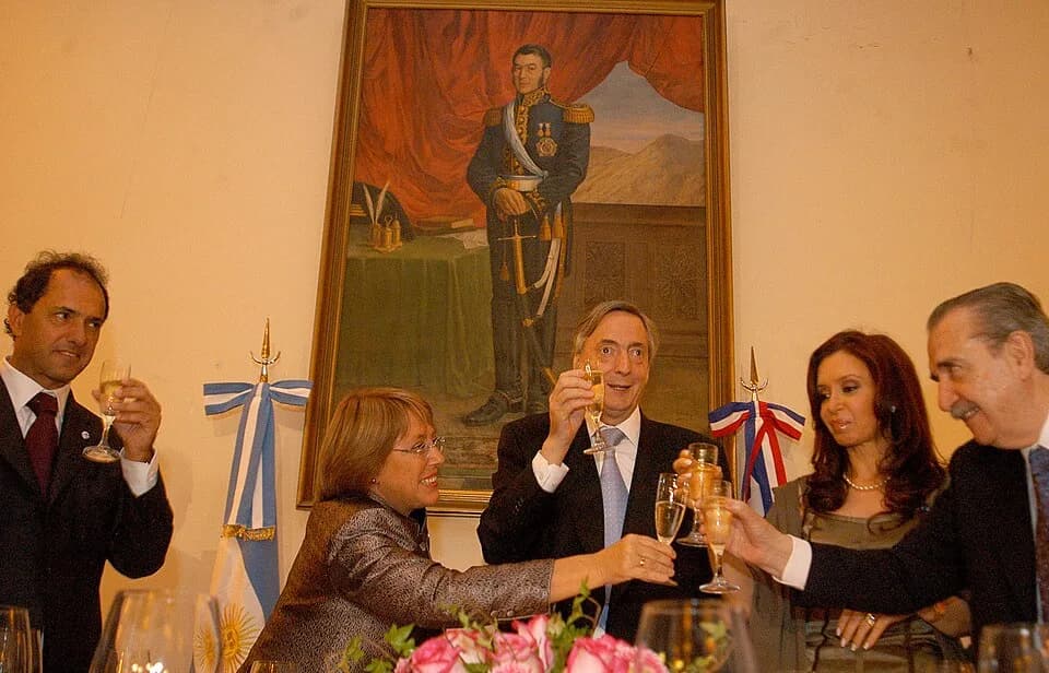 Raúl Alfonsín - Michelle Bachelet Néstor Kirchner6.jpg