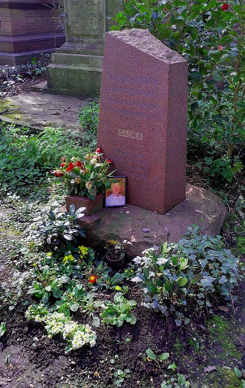 Alexander Litvinenko - The grave of Alexander Litvinyenko in the West End of Highgate Cemetery, London Borough of Islington.