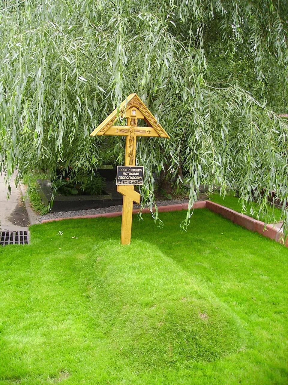 Mstislav Rostropovich - The new grave of Mstislav Rostropóvich at Novodevichy cemetery (Moscow).