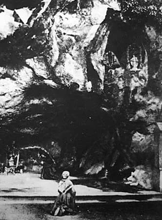Bernadette Soubirous - Saint Bernadette Soubirous in the grotto of Lourdes, photo of 1863, five years after the first vision.