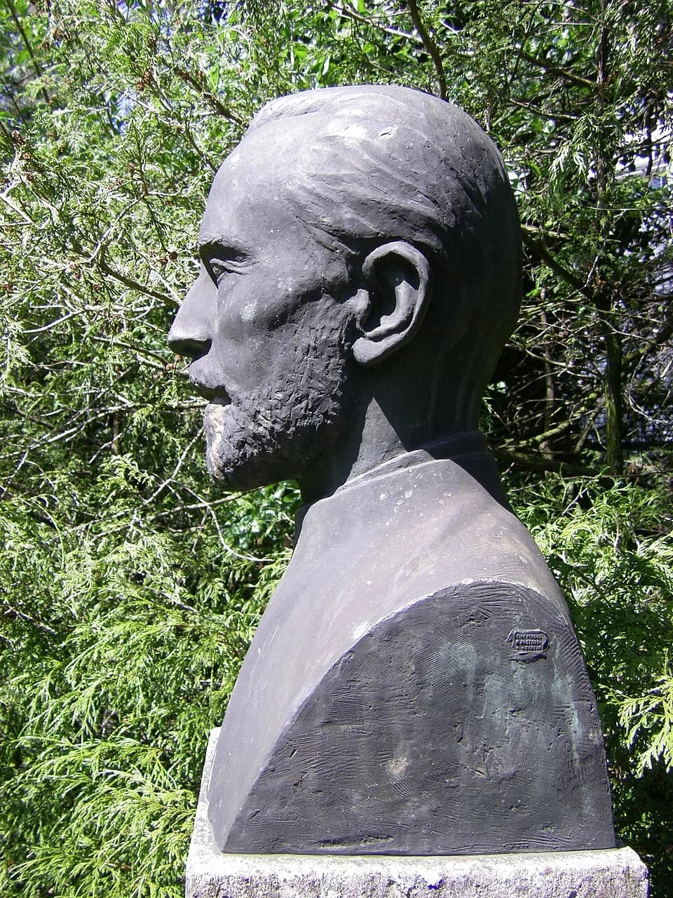 Emil Theodor Kocher - Büste Theodor Kochers im Kocherpark, Bern, Schweiz. Bildhauer: Max Fueter (1898-1983). Büste von 1944.