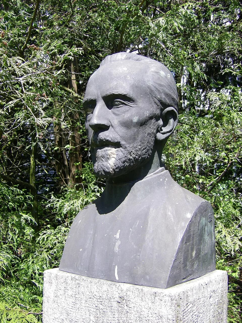Emil Theodor Kocher - Büste Theodor Kochers im Kocherpark, Bern, Schweiz. Bildhauer: Max Fueter (1898-1983). Büste von 1944.