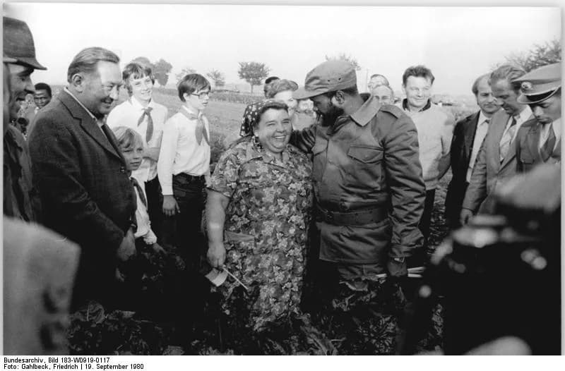 Samora Moisés Machel - For documentary purposes the German Federal Archive often retained the original image captions, which may be erroneous, biased, obsolete or politically extreme. LPG Lützen, Besu