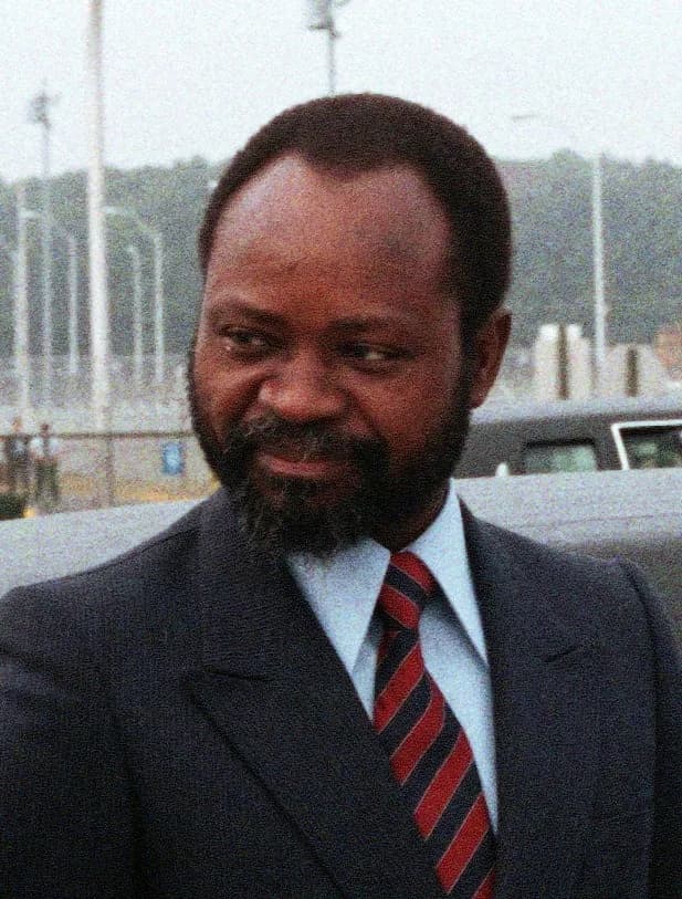 Samora Moisés Machel - President of Mozambique Samora Moisés Machel speaks with the state department officials and a colonel before departing the United States.