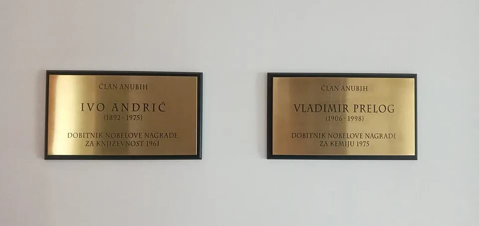 Vladimir Prelog - Spomen-ploče bosanskim nobelovcima Ivi Andriću i  Vladimiru Prelogu u prostorijama ANUBiH u Sarajevu