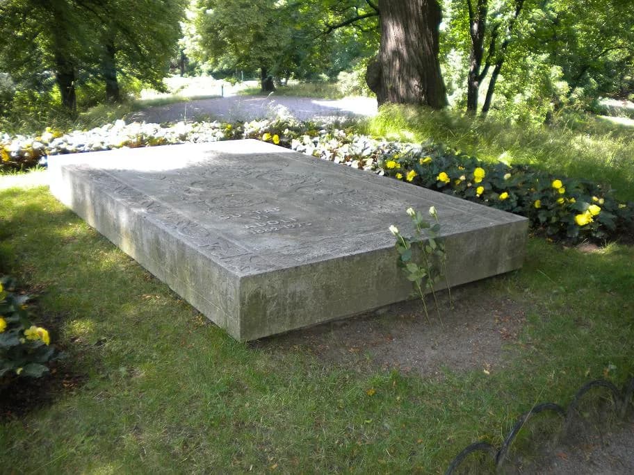 Gustaf VI Adolf of Sweden - Grave of King Gustaf VI  Adolf of Sweden and his two wives at the Royal Cemetery Kungliga begravningsplatsenPlace: Solna, Sweden