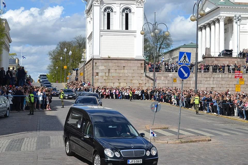 Mauno Koivisto - Funeral procession of Mauno Koivisto at Unioninkatu in Helsinki