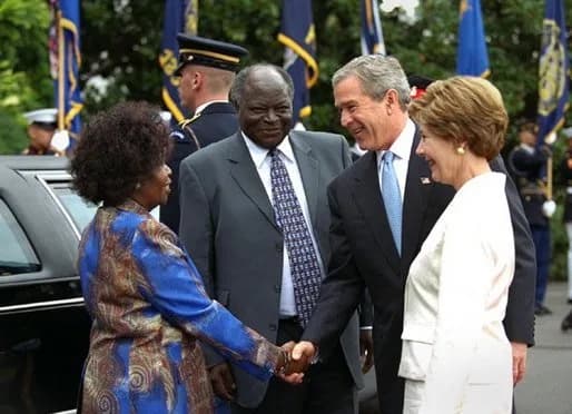 Mwai Kibaki - U.S. President George W. Bush and Mrs. Laura Bush welcome President Mwai Kibaki and Mrs. Kibaki of the Republic of Kenya to the White House Monday, October 5, 2003.