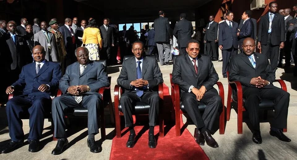 Mwai Kibaki - East African Community Head of States.  Original caption states, "from left to right:

Yoweri Museveni of Uganda, Mwai Kibaki of Kenya, Paul Kagame of Rwanda, Jakaya Kikwete of Tanzania,