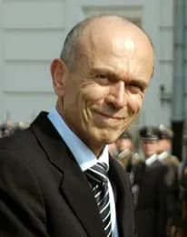 Janez Drnovšek - Fragment zdjęcia prezydenta Słowenii Janeza Drnovška razem z Aleksandrem Kwaśniewskim podczas wizyty w Polsce.