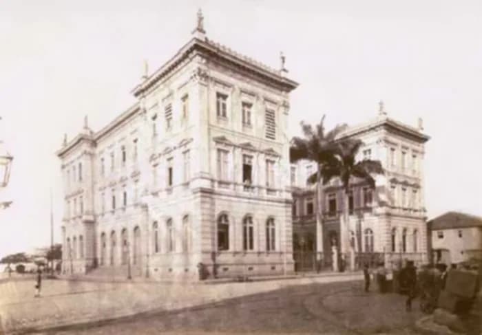 Machado de Assis - Rio de janeiro (cidade): sede do Ministério da Indústria, Viação e Obras Públicas, próximo à Praça XV.