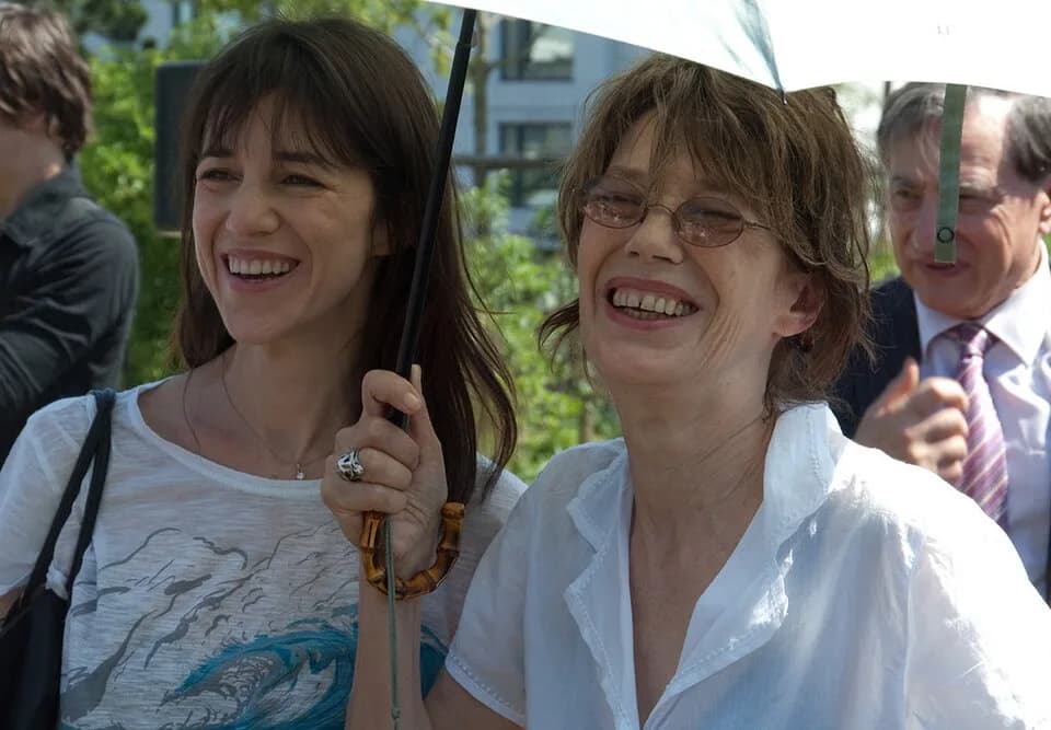 Jane Birkin - Jane Birkin and Charlotte Gainsbourg at the inauguration of the Jardin Serge Gainsbourg in Paris