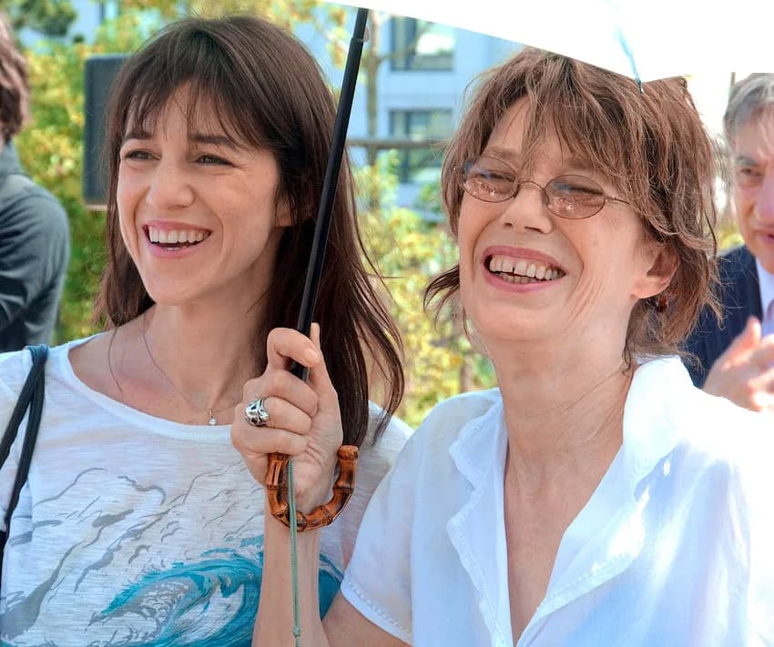 Jane Birkin - Jane Birkin and Charlotte Gainsbourg at the inauguration of the Jardin Serge Gainsbourg in Paris