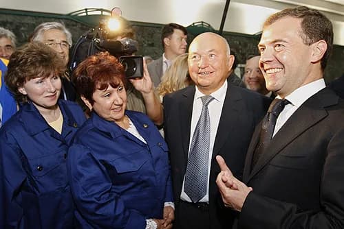 Yury Luzhkov - MOSCOW. In the hall of Moscow metro station Slavyansky Bulvar. With Mayor of Moscow Yury Luzhkov (left).