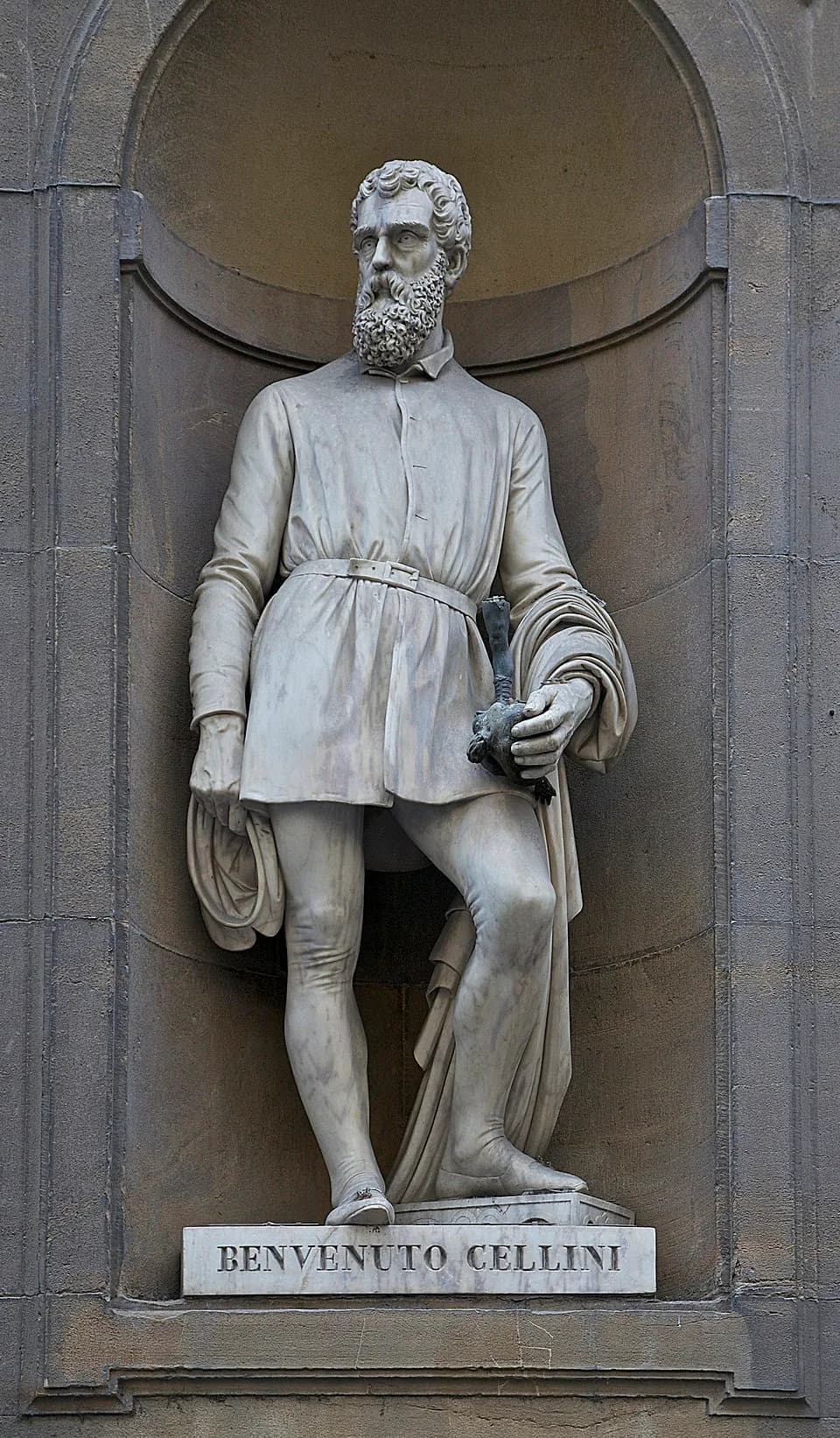 Benvenuto Cellini - Statue of Benvenuto Cellini, Piazzale degli Uffizi, Florence, Italy.