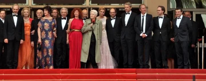Alain Resnais - L'équipe de Vous n'avez encore rien vu au festival de Cannes. De gauche à droite : Mathieu Amalric, Michel Vuillermoz, Caroline Silhol, Jean-Louis Livi, Annie Duperey, Julie Salvador (