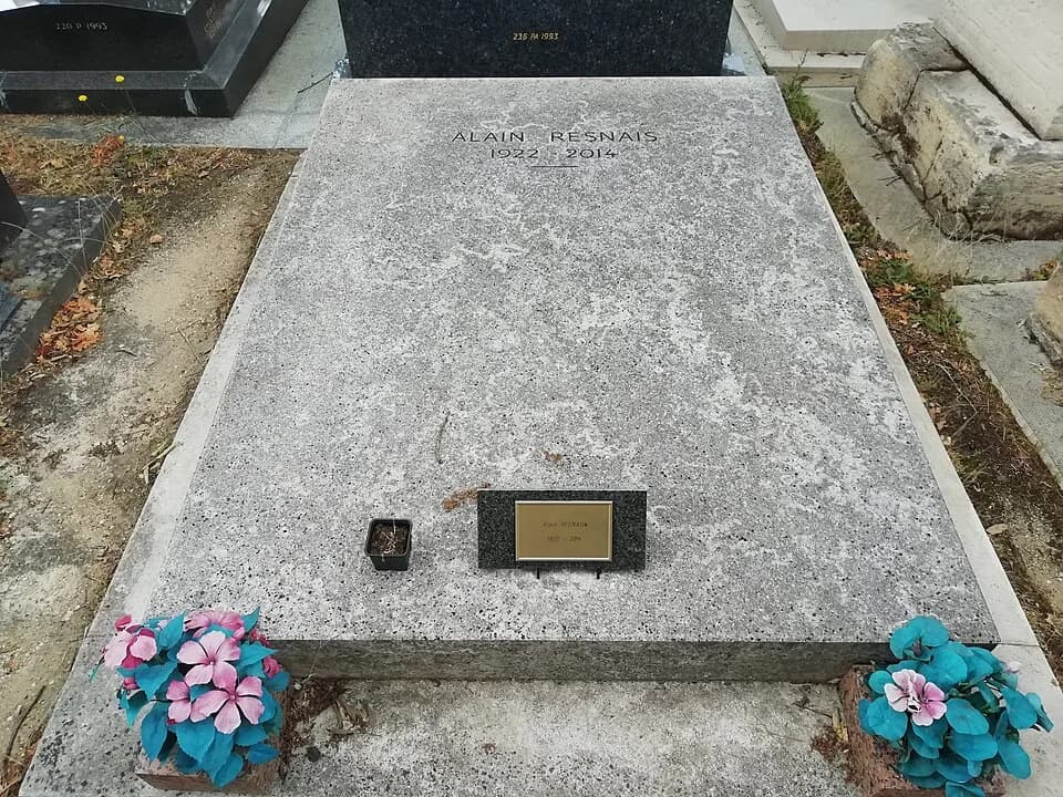 Alain Resnais - Alain Resnais tombe au cimetière du Montparnasse (division 4)