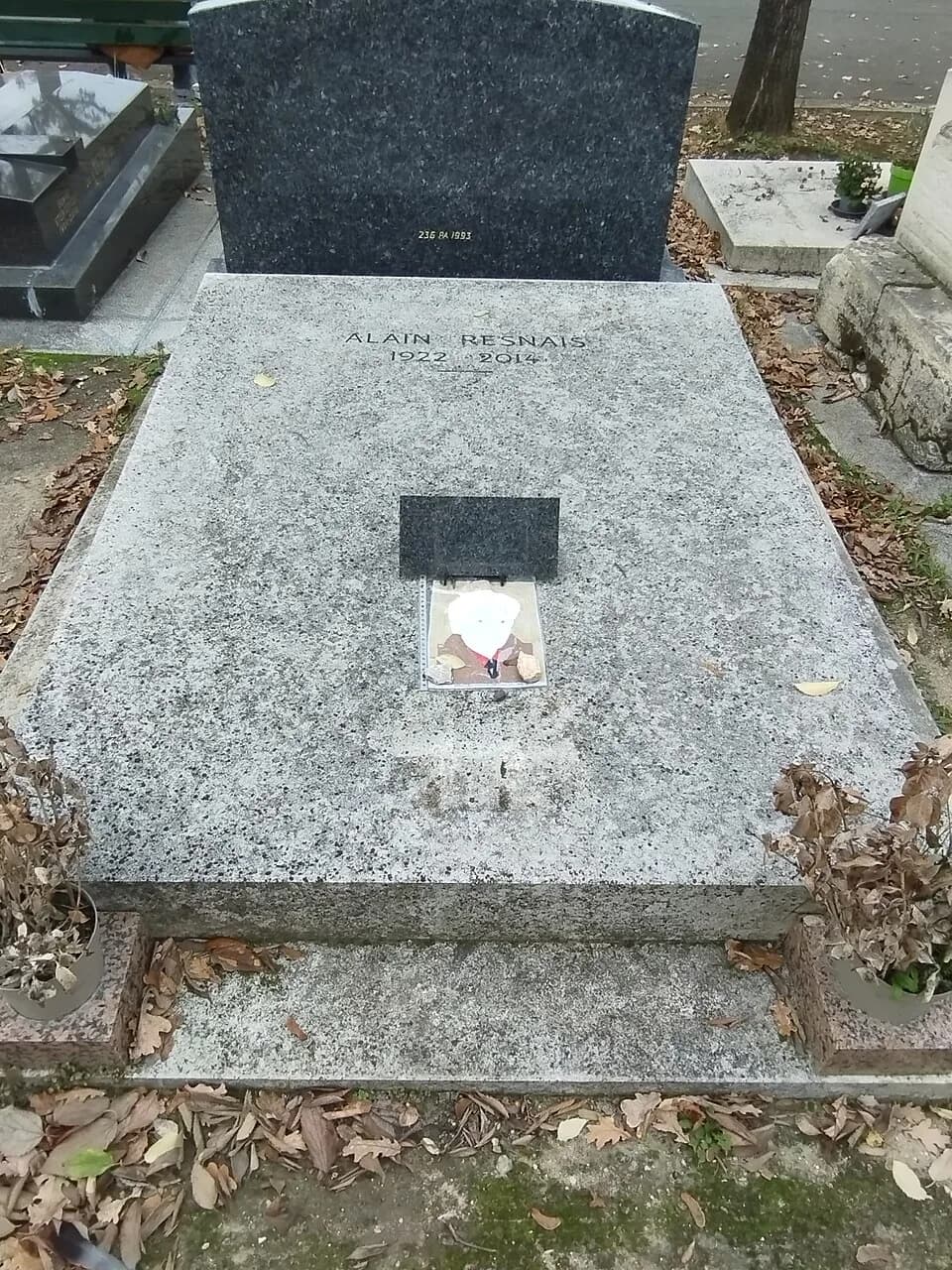 Alain Resnais - Tombe d'Alain Resnais au cimetière du Montparnasse.