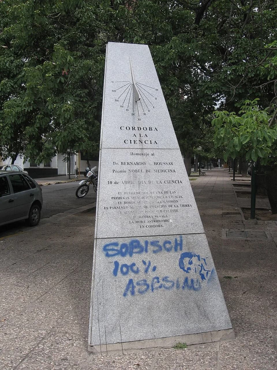 Bernardo Houssay - Reloj de Sol en la ciudad de Córdoba, homenaje a Bernardo Houssay