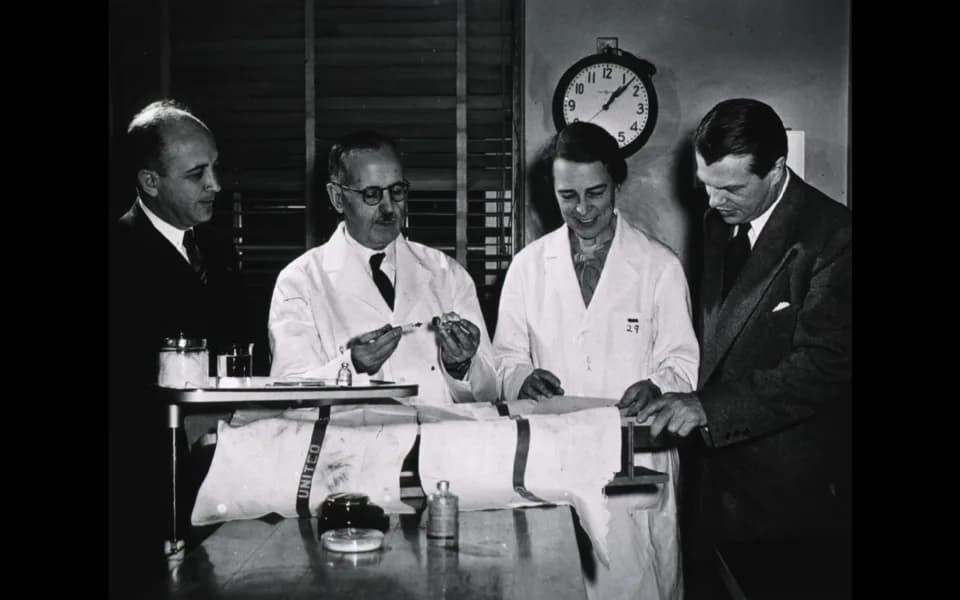 Bernardo Houssay - Evelyn Anderson with William Sebrell, Bernardo Houssay and Floyd Doft