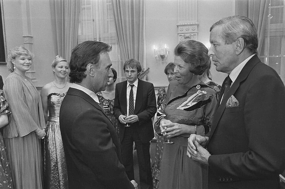 Claudio Abbado - Collectie / Archief : Fotocollectie Anefo
Reportage / Serie : [ onbekend ]
Beschrijving : Koninklijk paar woont concert bij van European Community Youth Orchestra in Amsterdam o.a. me