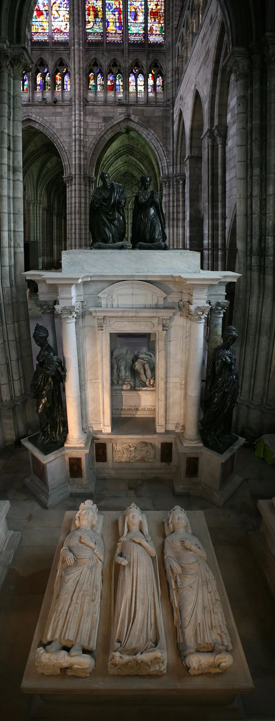 Charles IV of France - Tomb of Henry II and his wife Catherine de' Medici with gisant effigies of Philip V of France, Jeanne d'Évreux and Charles IV
