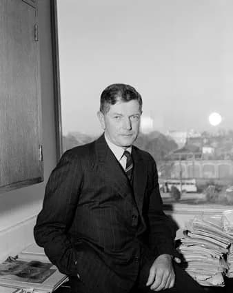 Frank Macfarlane Burnet - Sir Frank Macfarlance Burnet