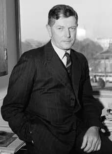 Frank Macfarlane Burnet - Sir Frank Macfarlance Burnet, cropped