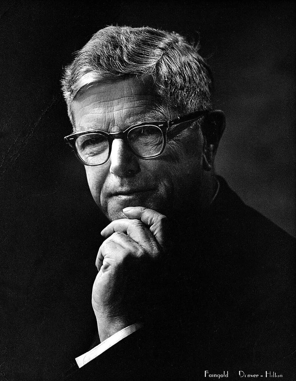 Frank Macfarlane Burnet - Sir Frank Macfarlane Burnet. Photograph by Faingold, Denver.

Iconographic Collections
Keywords: Frank Macfarlane Burnet; Faingold