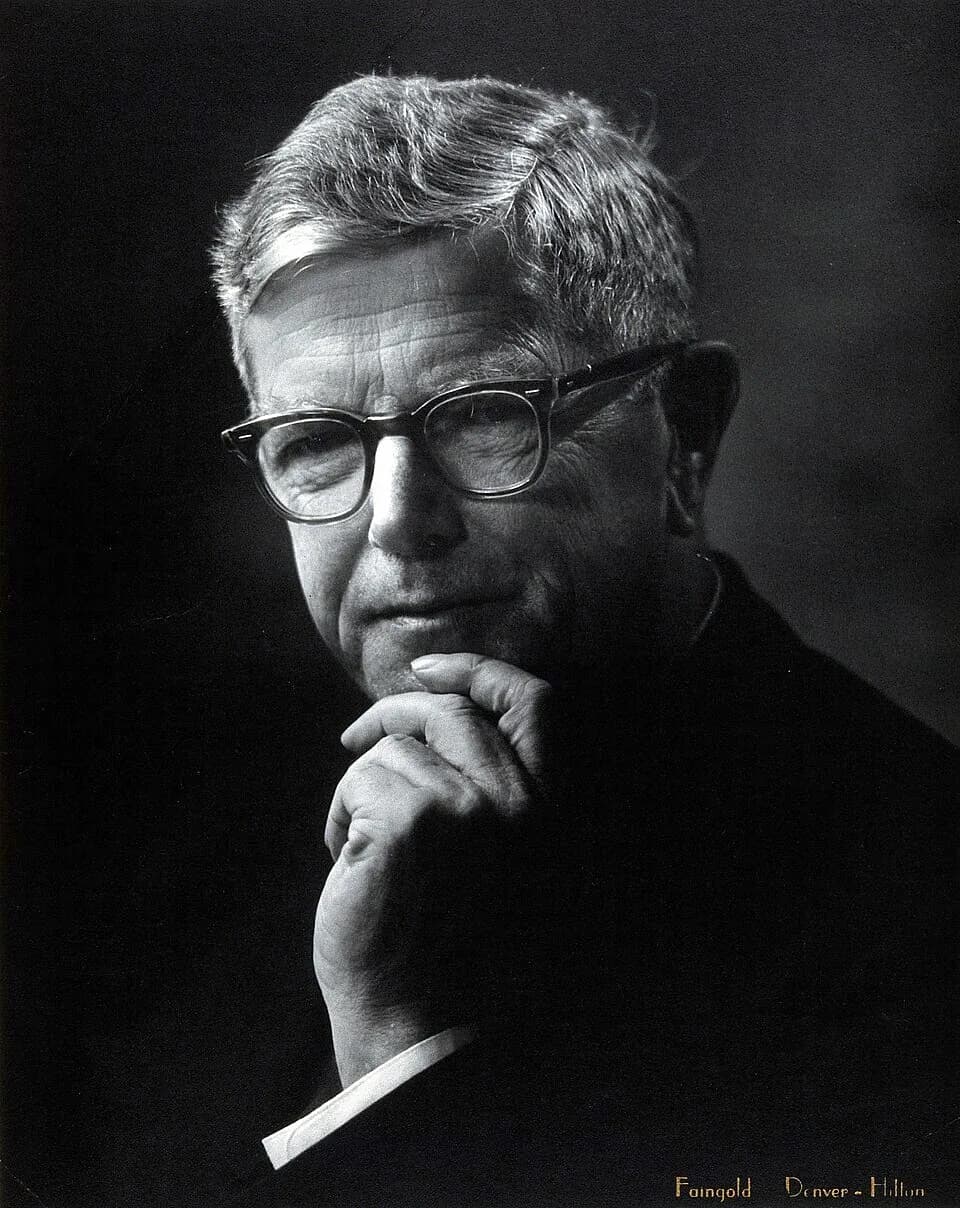Frank Macfarlane Burnet - Sir Frank Macfarlane Burnet. Photograph by Faingold, Denver.

Iconographic Collections
Keywords: portrait photographs