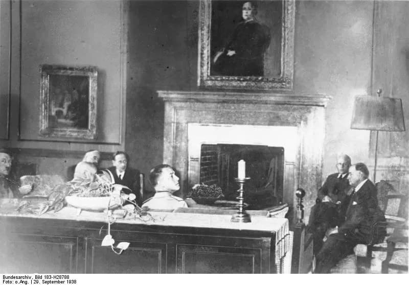 Édouard Daladier - For documentary purposes the German Federal Archive often retained the original image captions, which may be erroneous, biased, obsolete or politically extreme. Münchener Abkommen
A
