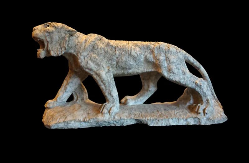 Gianni Rodari - Statua raffigurante una tigre in marmo cipollino mandorlato. I - II secolo d.C.