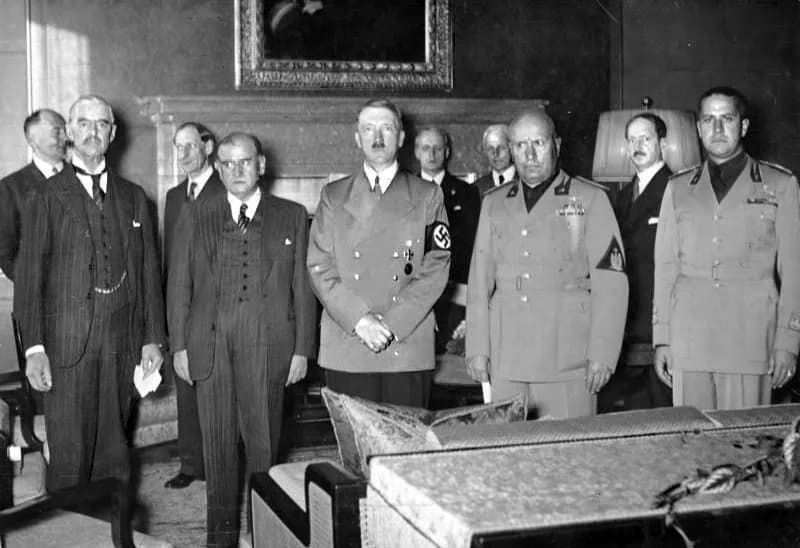 Édouard Daladier - For documentary purposes the German Federal Archive often retained the original image captions, which may be erroneous, biased, obsolete or politically extreme. Münchener Abkommen, 