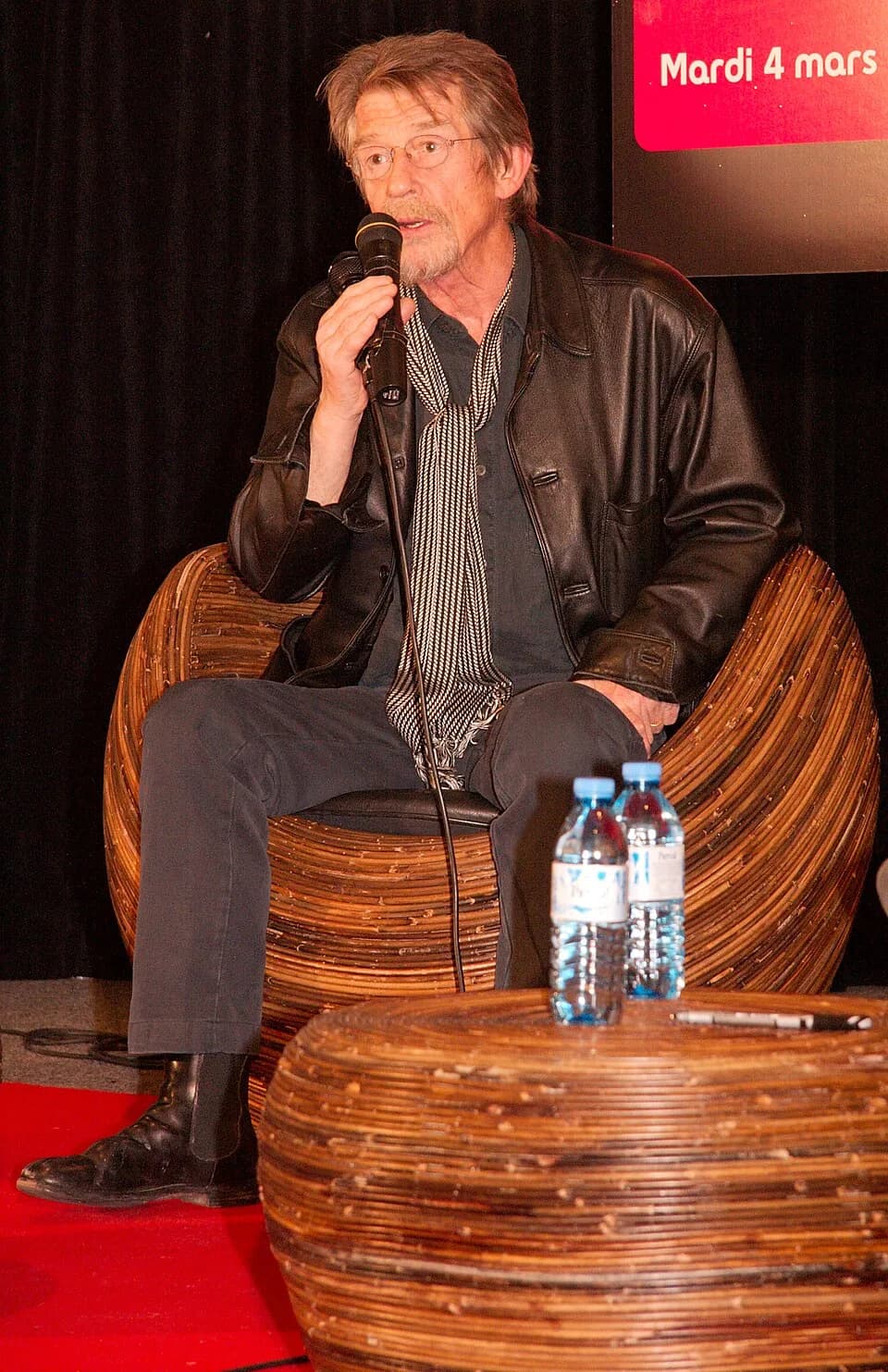 John Hurt - Rendezvous with John Hurt at Fnac des Ternes (Paris, France).