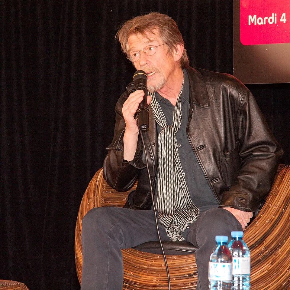 John Hurt - Rendezvous with John Hurt at Fnac des Ternes (Paris, France).