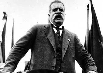 Hjalmar Branting - Hjalmar Branting, speaking in the year 1900.