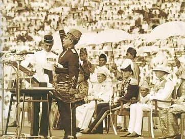 Tunku Abdul Rahman - "Merdeka!"