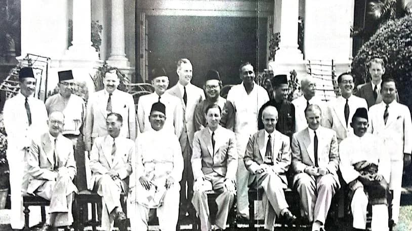 Tunku Abdul Rahman - Members of the Cabinet of the Federation of Malaya, 1955:
Sitting from the left: C.J. Thomas (Secretary of Finance), H. S. Lee (Minister of Transport), Tunku Abdul Rahman (Chief M