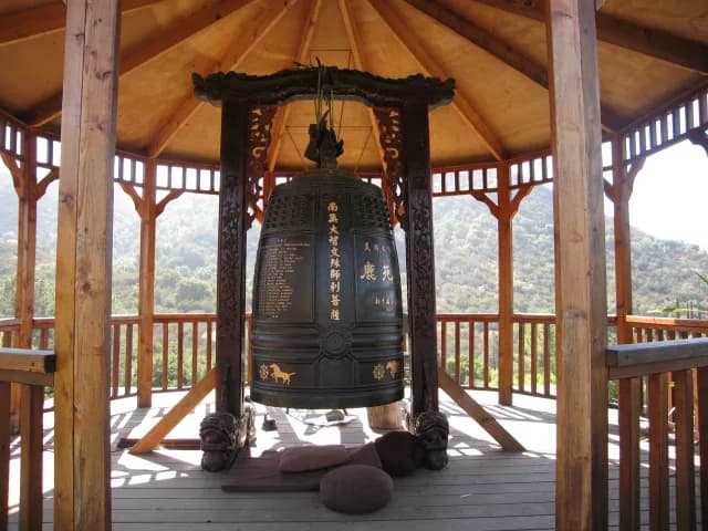 Thích Nhất Hạnh - Deer Park Monastery Bell.jpg