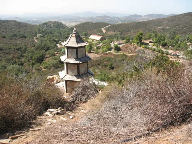 Thích Nhất Hạnh - Deer Park Monastery stupa.jpg