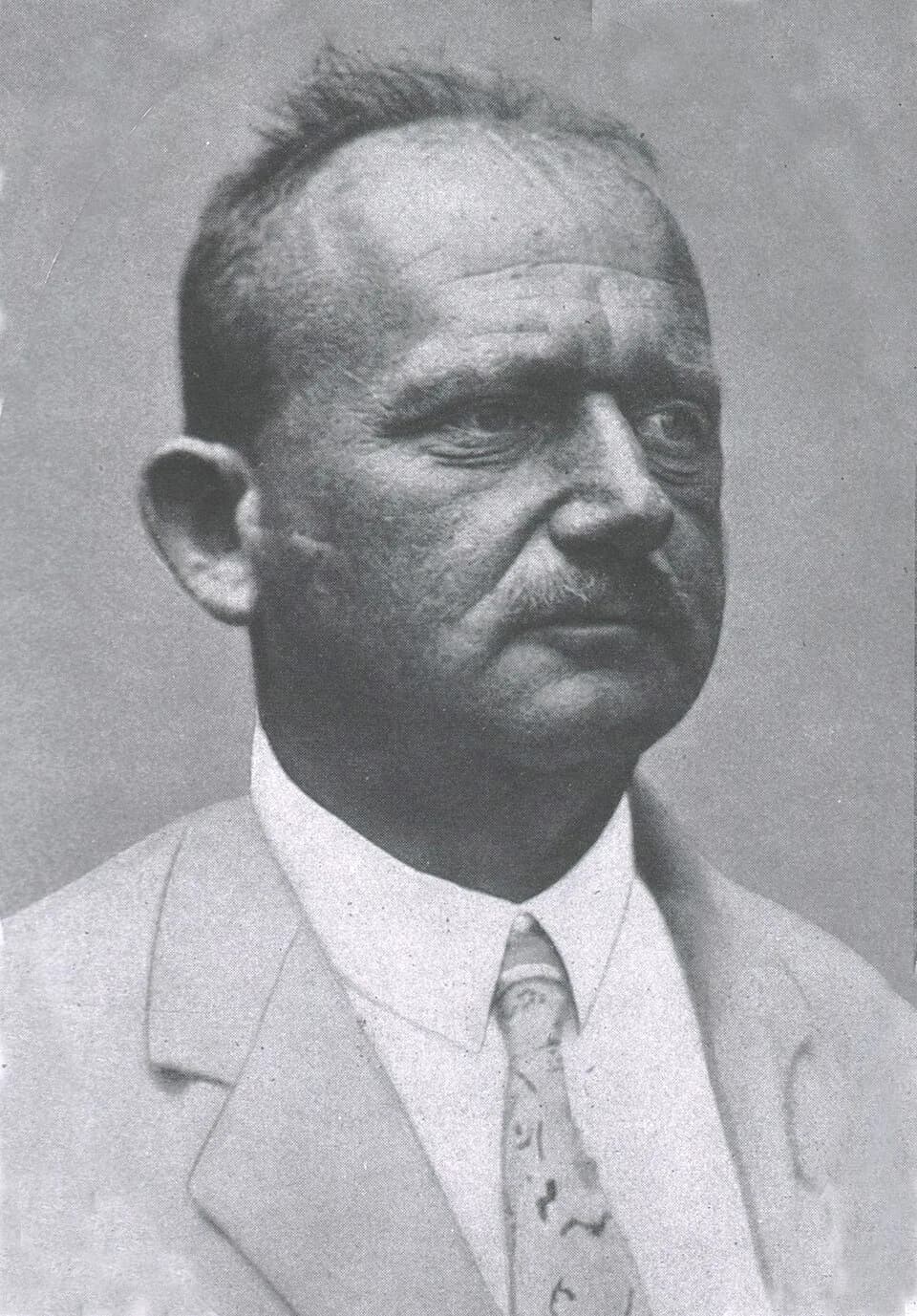 Hans Fischer - Hans Fischer (* 27. Juli 1881 in Höchst am Main; † 31. März 1945 in München)