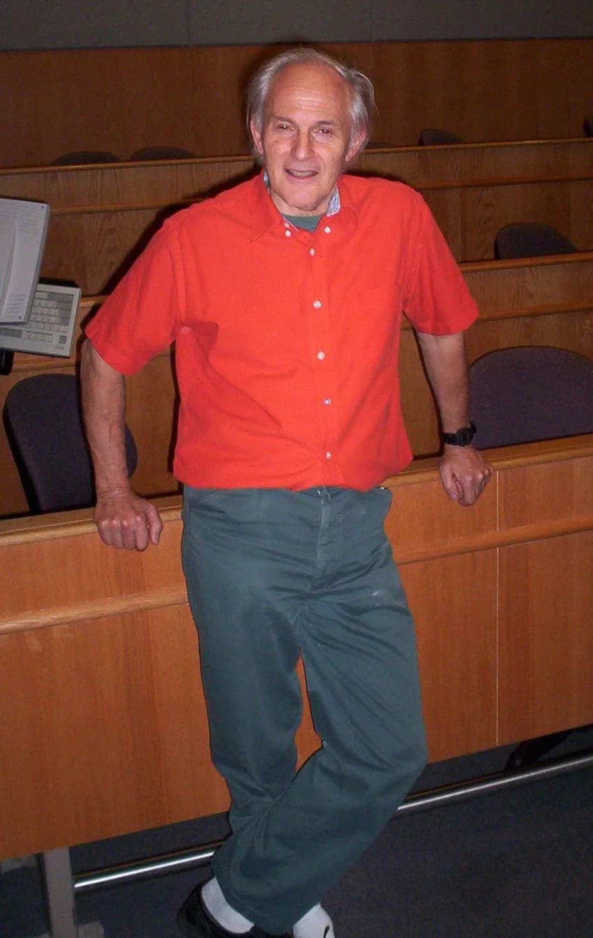 Harry Kroto - Chemistry Nobel Laureate w:Harold Kroto, taken after giving the 2006 Shipley Lecture at Clarkson University, Potsdam, New York.  Picture taken by User:Walkerma