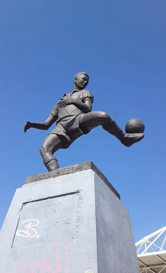 Mário Zagallo - Monumento na cidade do Rio de Janeiro, no bairro de Engenho de Dentro. Monumento do jogador Zagallo.