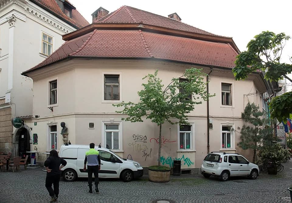 Fritz Pregl - Birth house of the Nobel prize winner Fritz Pregl at Gosposka st., Ljubljana (19 Gosposka ulica). The scientist's bust is mounted at the front.