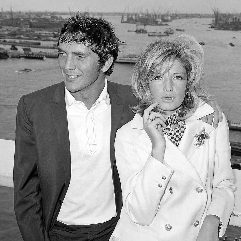Monica Vitti - "Modesty Blaise" film van Amerikaan Joseph Losey. Filmopnamen te Amsterdam. Monica Vitti en tegenspeler Terence Stamp
12 juli 1965