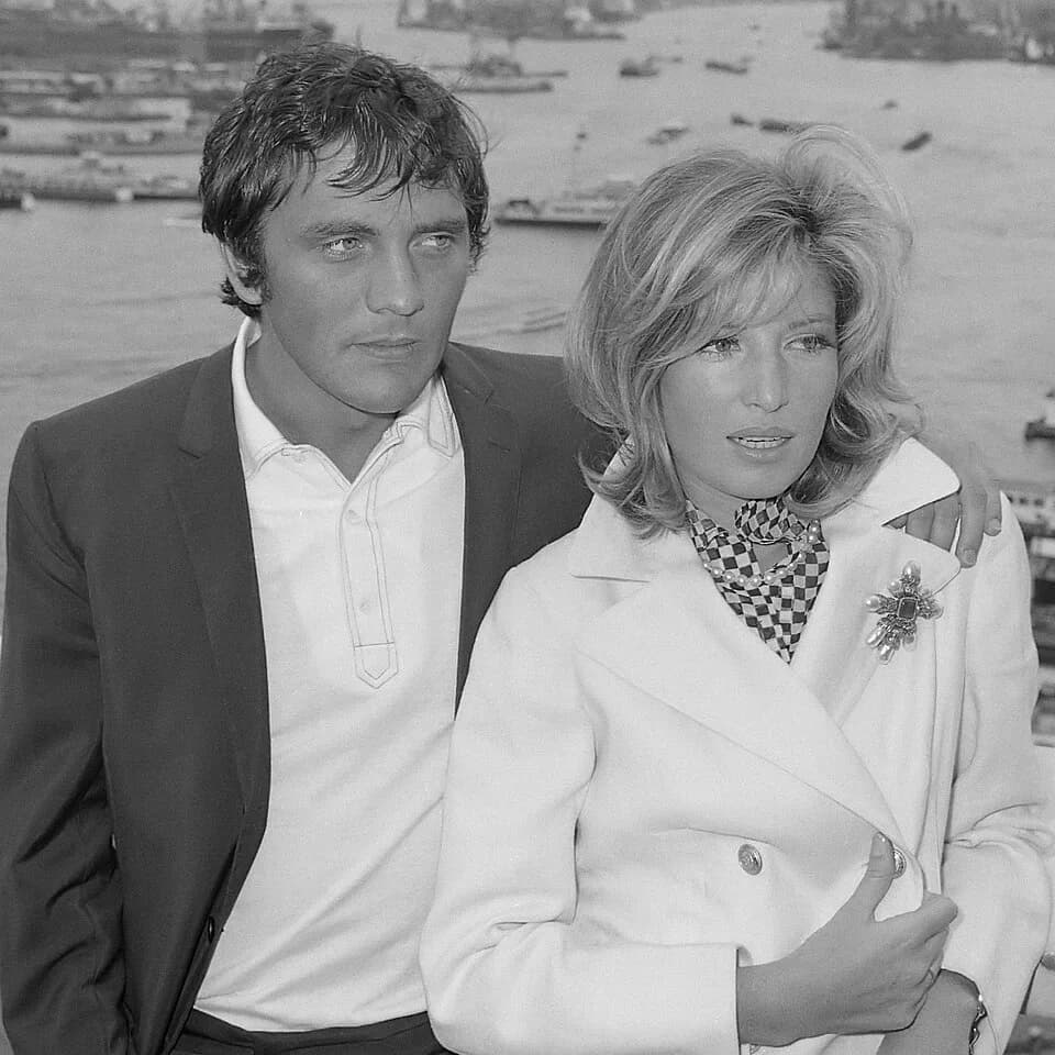 Monica Vitti - "Modesty Blaise" film van Amerikaan Joseph Losey. Filmopnamen te Amsterdam. Monica Vitti en tegenspeler Terence Stamp
12 juli 1965