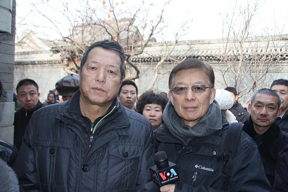 Zhao Ziyang - Zhao Erjun (left), the son of Zhao Ziyang, with VOA reporter Dong Fang on the 10th death anniversary of Zhao Ziyang.