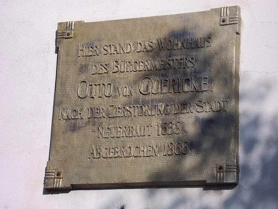 Otto von Guericke - Gedenktafel an das ehemalige Wohnhaus von Otto von Guericke, Magdeburg, Große Münzstraße, Bild aufgenommen am 8.10.2005 von Olaf Meister