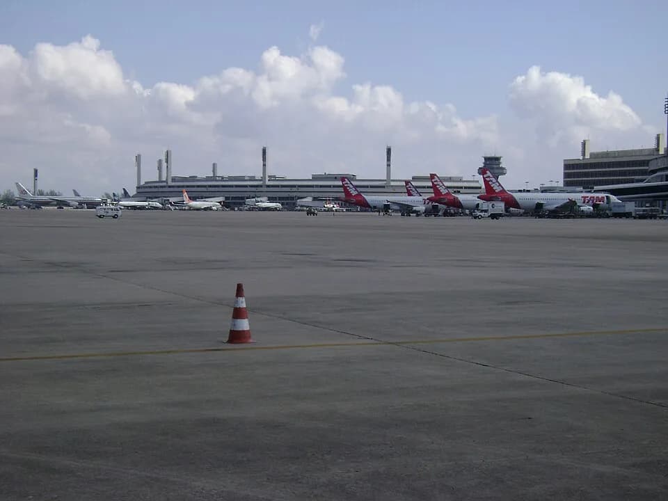 Antônio Carlos Jobim - Imagem do Aeroporto Internacional do Rio de Janeiro Tom Jobim/Galeão, no Rio de Janeiro, Brasil.